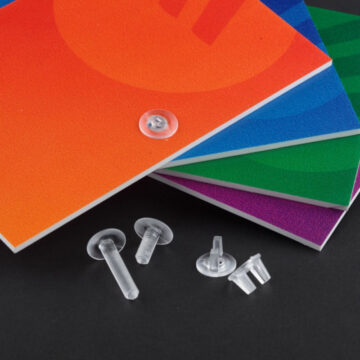 Esempel p åbruk av Viking-skrue i transparent plast. Skrue med vingemutter. 12 mm.