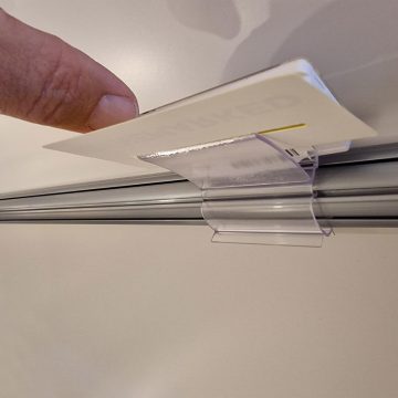 Holder for elektroniske prisetiketter